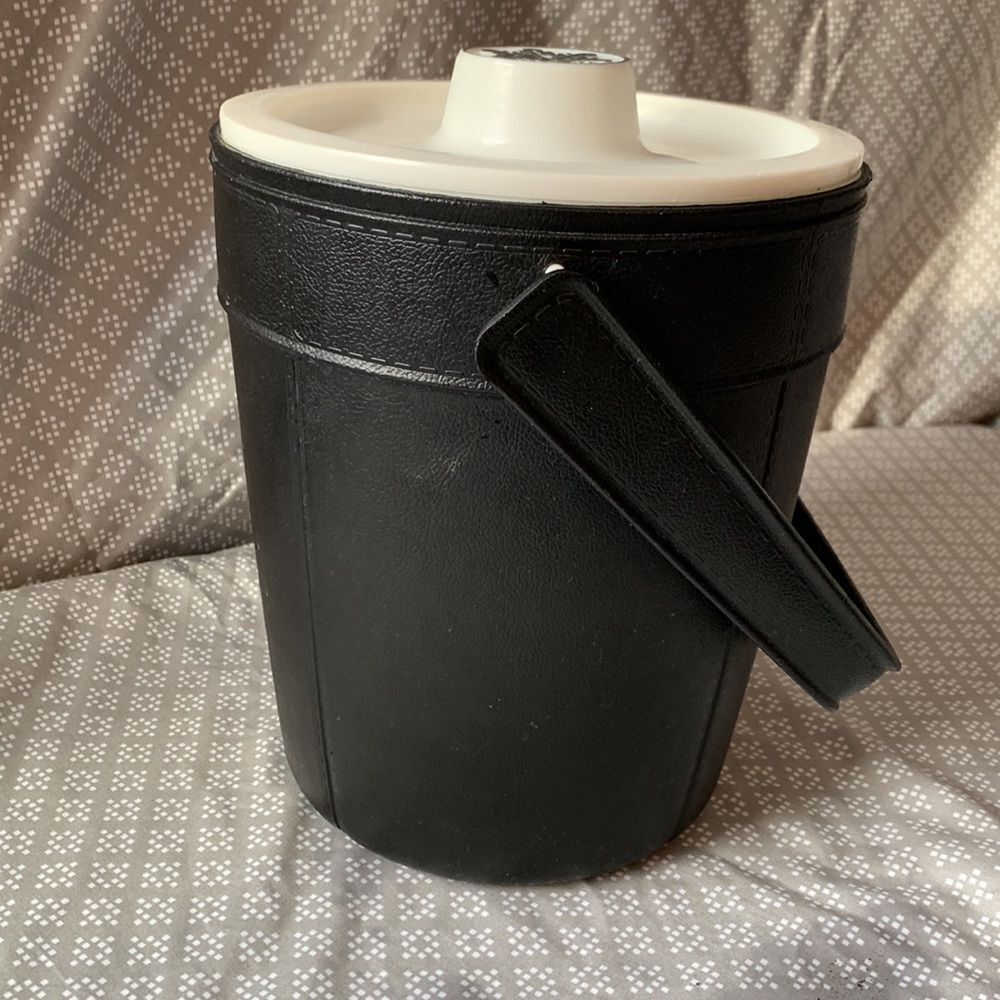 Vintage Rubbermaid Black Ice Bucket Silver Snowflake Design on Lid - Picture 6 of 6